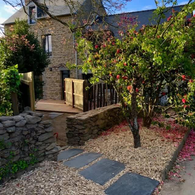 Le Rocher- Belle Maison De Charme -Jardin/Parking Cancale Exterior foto